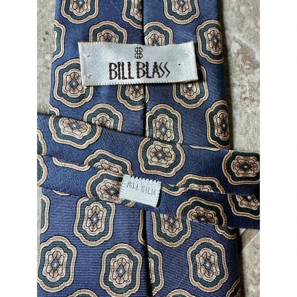 Vintage Bill Blass Blue Medallion Silk Tie‎ Classic